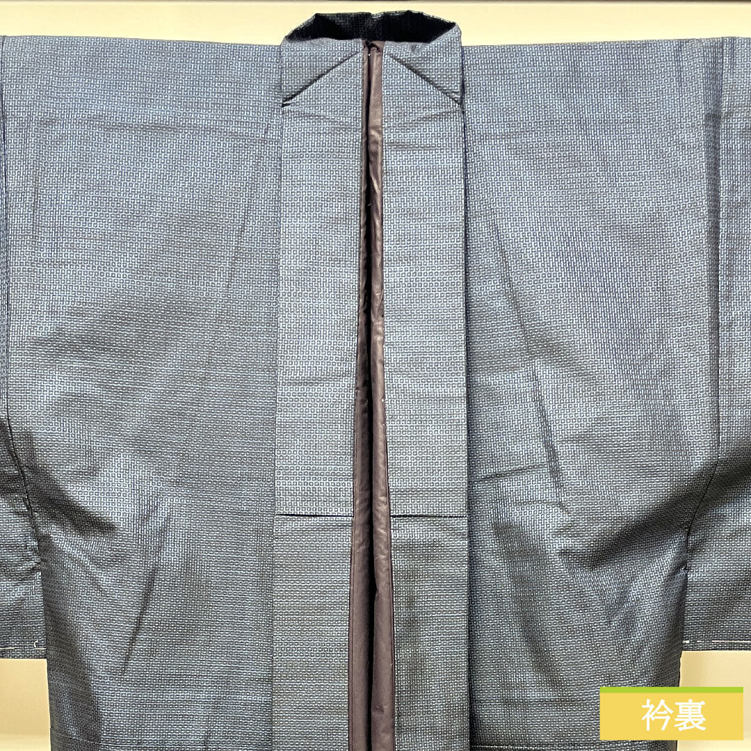 男物 正絹 身丈146cm 裄丈67.5cm  大島紬 100亀甲 しつけ糸付き 未使用品 Sランク 袷 紺系 1119000752418