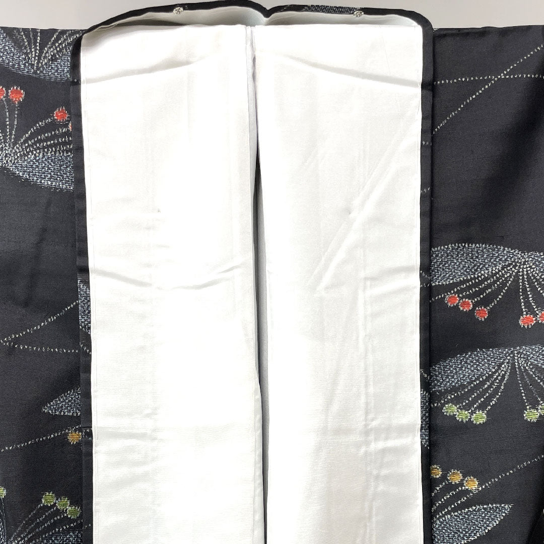 紬 身丈160cm 裄丈66.5cm しつけ糸付き 抽象模様 正絹 Sランク 袷 黒系 1116002532410