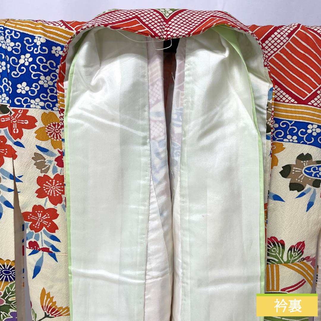 Kimono (Furisode) Pure Silk, Rank B, Length 156.5cm, Sleeve Length 66.5cm, Lined, Pale Eggshell Color (Usutamagoiro), Kyo-Bingata, Auspicious Motifs, with layered collar, Cream-colored, 1113002954315