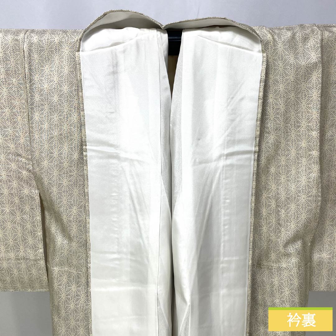リサイクル着物】紬 正絹 Sランク 身丈155cm 裄丈64cm 薄卵色（うす