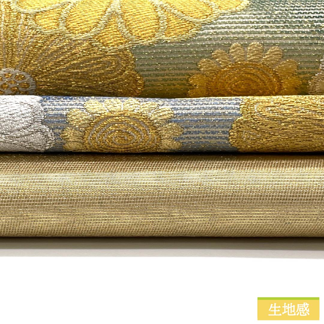 Formal, gold-tone, pure silk obi with a S-rank design, featuring a chrysanthemum design and gold leaf accents. Length: 448cm. Features six-fold hem. Product number: 1123015222321.
