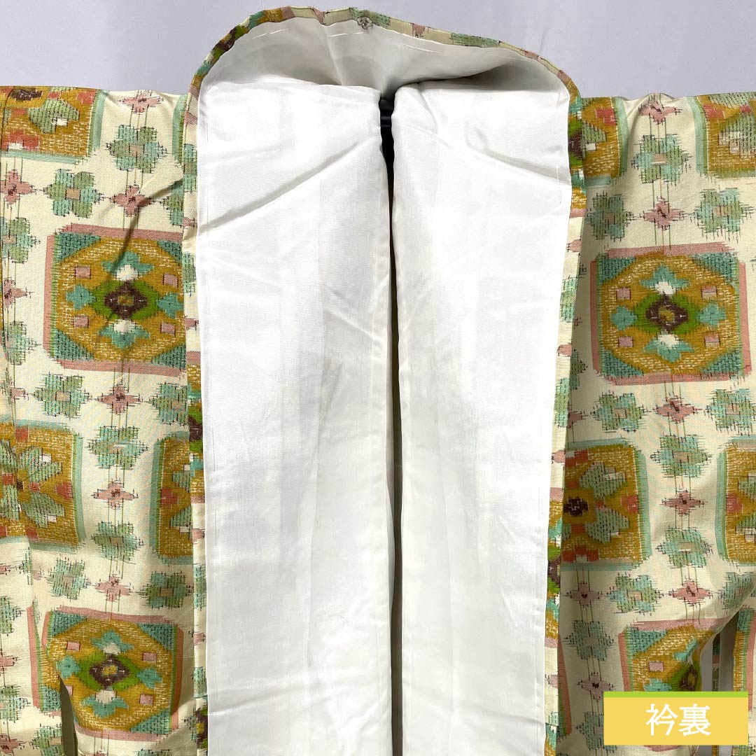 紬 ポリエステル Aランク 身丈156.5cm 裄丈62cm 薄卵色（うすたまごいろ） 幾何学模様 袷 クリーム系 1116003993315