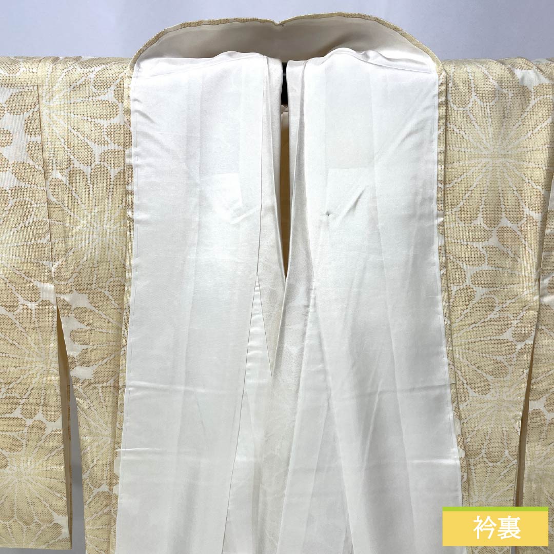 リサイクル着物】紬 正絹 Aランク 身丈163cm 裄丈66.5cm 白大島 花柄