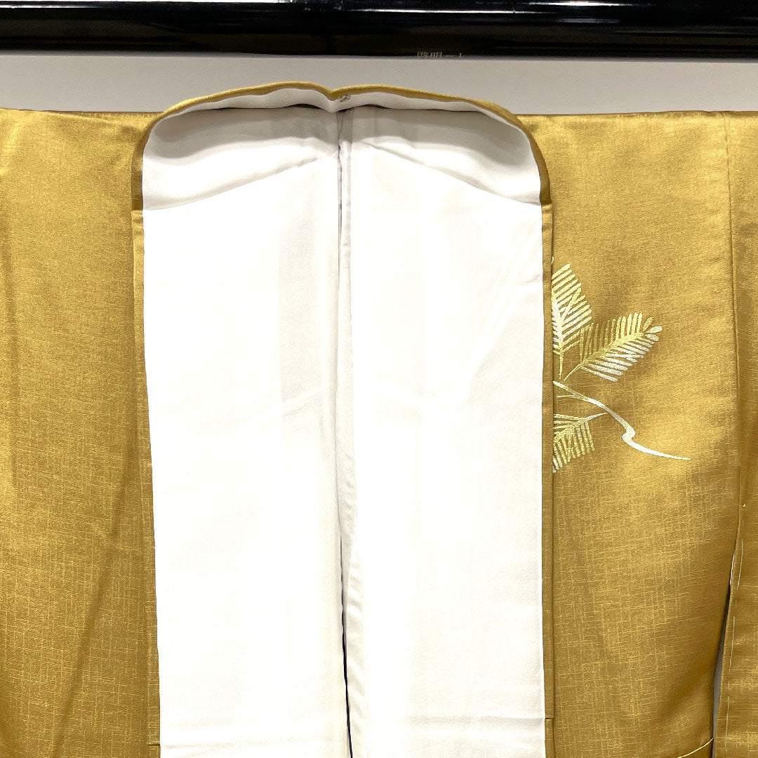 Homongi (formal kimono) Length 158.5cm Sleeve length 65cm Agarwood brown Gold leaf finish Pine needles Pure silk S rank Yellow 1112002562323