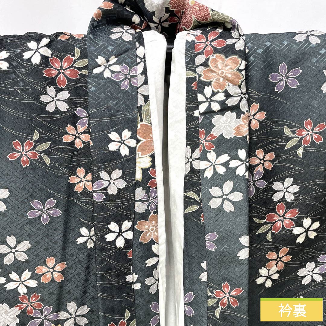 小紋 ポリエステル 身丈164.5cm 裄丈63.5cm 袷 熨斗目色（のしめいろ） 露芝 桜 洗える着物 Sランク グレー系 1115006112422