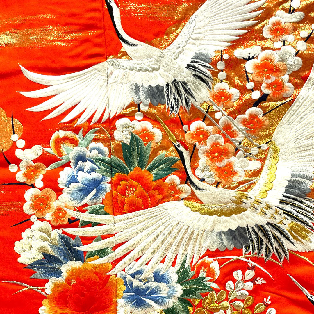リサイクル着物】色打掛 身丈185cm 緋色 刺繡 花車 鶴 正絹 Bランク 袷