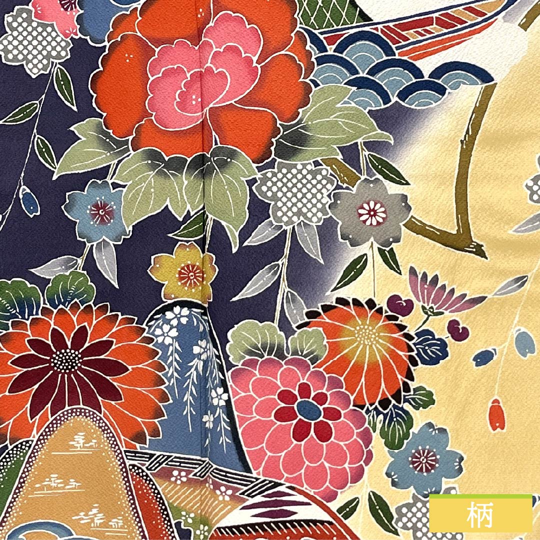 振袖 正絹 Aランク 身丈176.5cm 裄丈66cm 袷 薄柑子色（うすこうじいろ） 京紅型 吉祥文様 桜 牡丹 橙系 1113002343826