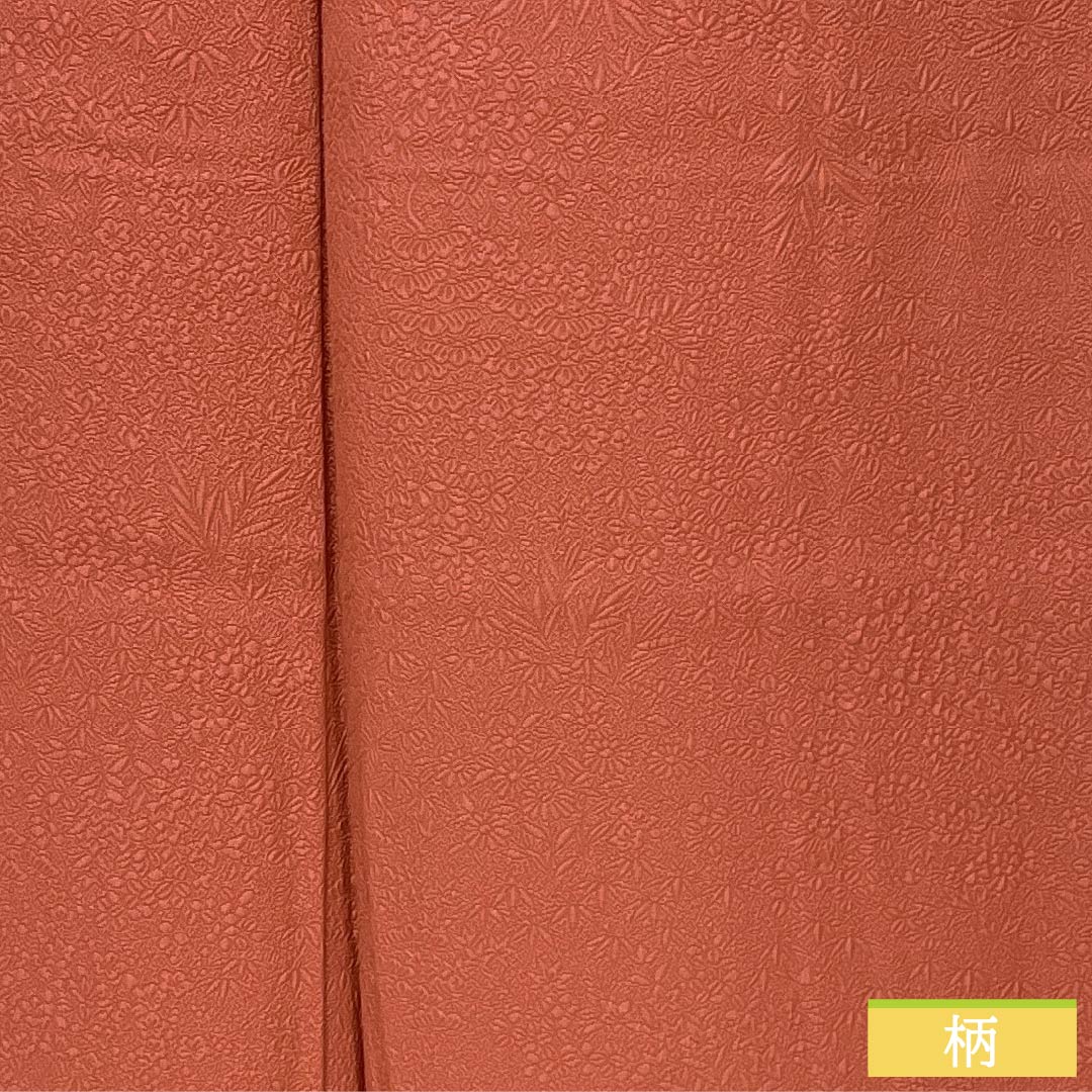 Solid-colored silk kimono, S rank, length 166cm, sleeve length 67cm, medium crimson (nakabeniiro), single crest, oak and floral motifs, lined, vermilion, 1114002402516