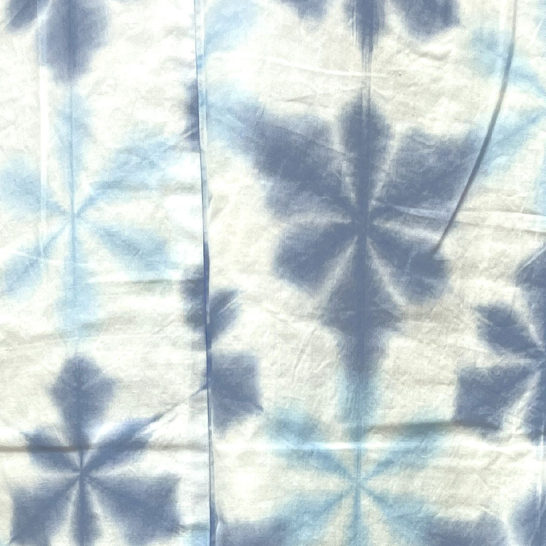 （新品未使用品）浴衣 雪花絞り しつけ糸付き 未使用品 抽象模様 板締め絞り 木綿 NEWランク 単衣 身丈162cm 裄丈65cm 青系 1118003921417