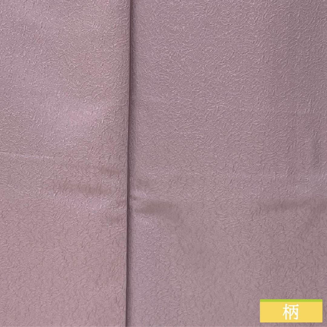 色無地 ポリエステル Sランク 身丈158cm 裄丈65cm 薄紫色（うすむらさきいろ） 綸子 抽象模様 しつけ糸付き 袷 紫系 1114002272320