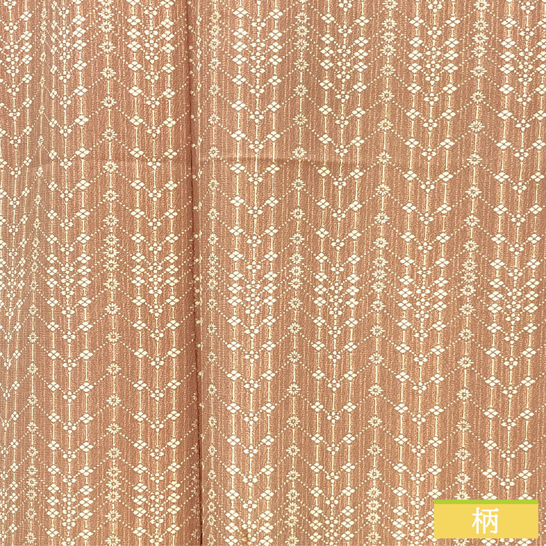 小紋 正絹 Aランク 身丈144.5cm 裄丈60.5cm 単衣 嵯峨鼠色（さがねずいろ） 幾何学模様 ピンク系 1115007623113