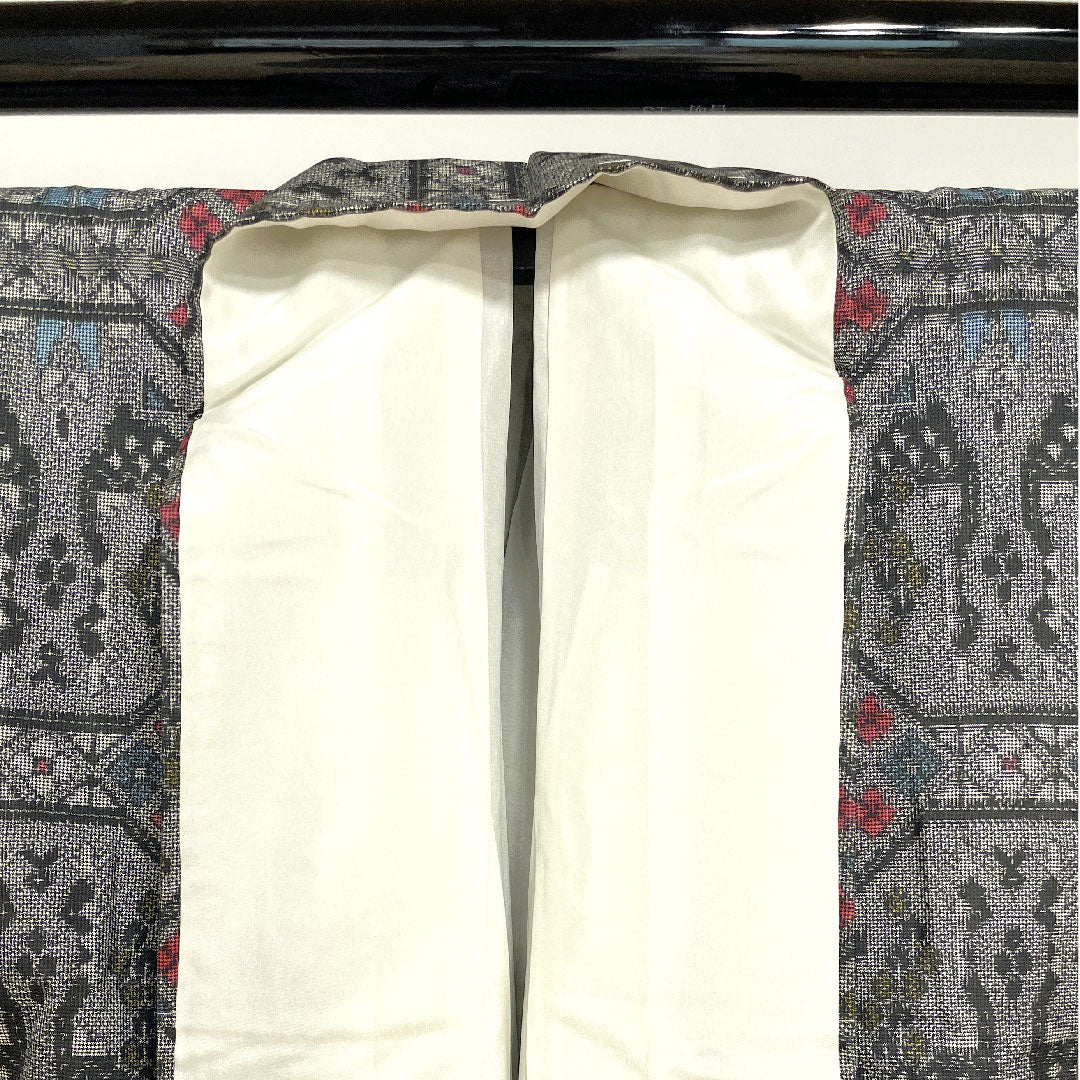 村山大島 身丈155.5cm 裄丈60cm 灰黄緑色 幾何学模様 正絹 Sランク 袷 グレー系 1116001752322