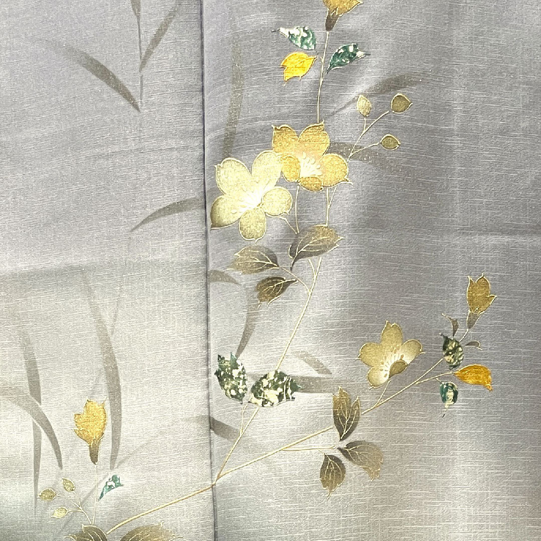 Homongi (formal kimono) Length 163.5cm Sleeve length 67cm Lead color Gold finish Floral pattern Pure silk A rank Gray 1112002603422