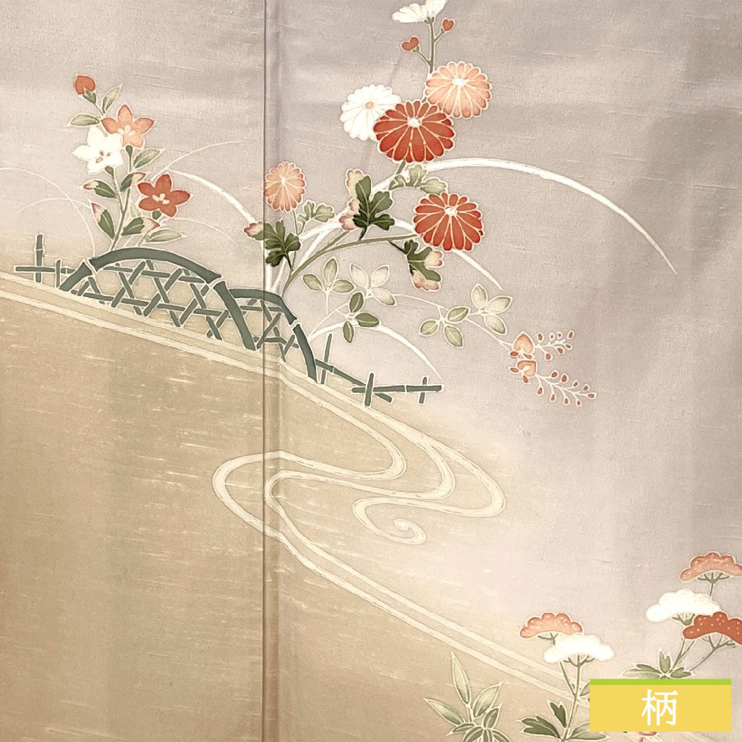 訪問着 ポリエステル 袷 身丈159cm 裄丈65.5cm 白藤色（しらふじいろ） 洗える着物 菊 桔梗 草花模様 しつけ糸付きSランク 紫系 1112005302320