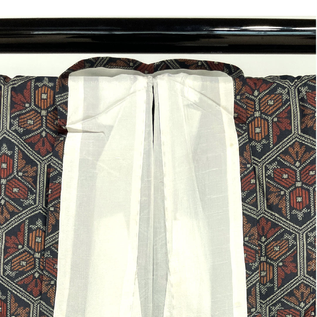 村山大島 身丈158cm 裄丈63.5cm 抽象模様 正絹 Aランク 袷 黒系 1116001983310