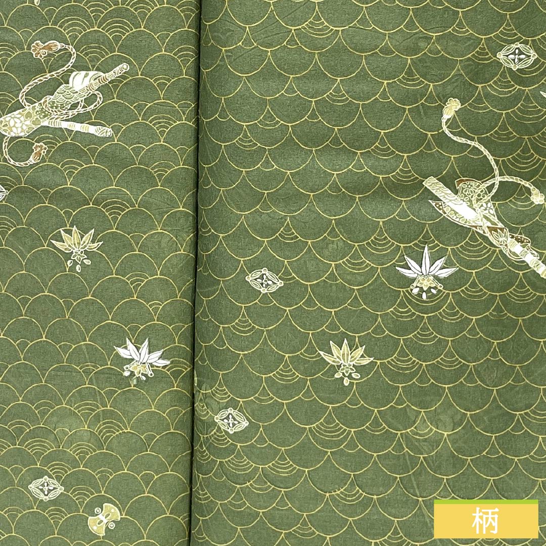 小紋 ポリエステル 身丈169cm 裄丈64.5cm 袷 仏手柑色（ぶしゅかんいろ） 洗える着物 笛 古典柄 Sランク 緑系 1115005462519