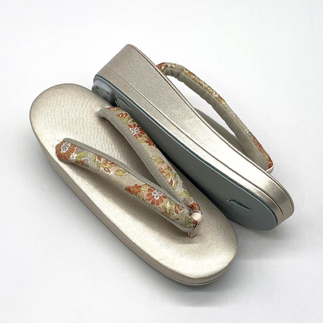 （新古品）草履バッグセット フォーマル NEWランク 菊 帯地 Mサイズ 銀系 1133000361322