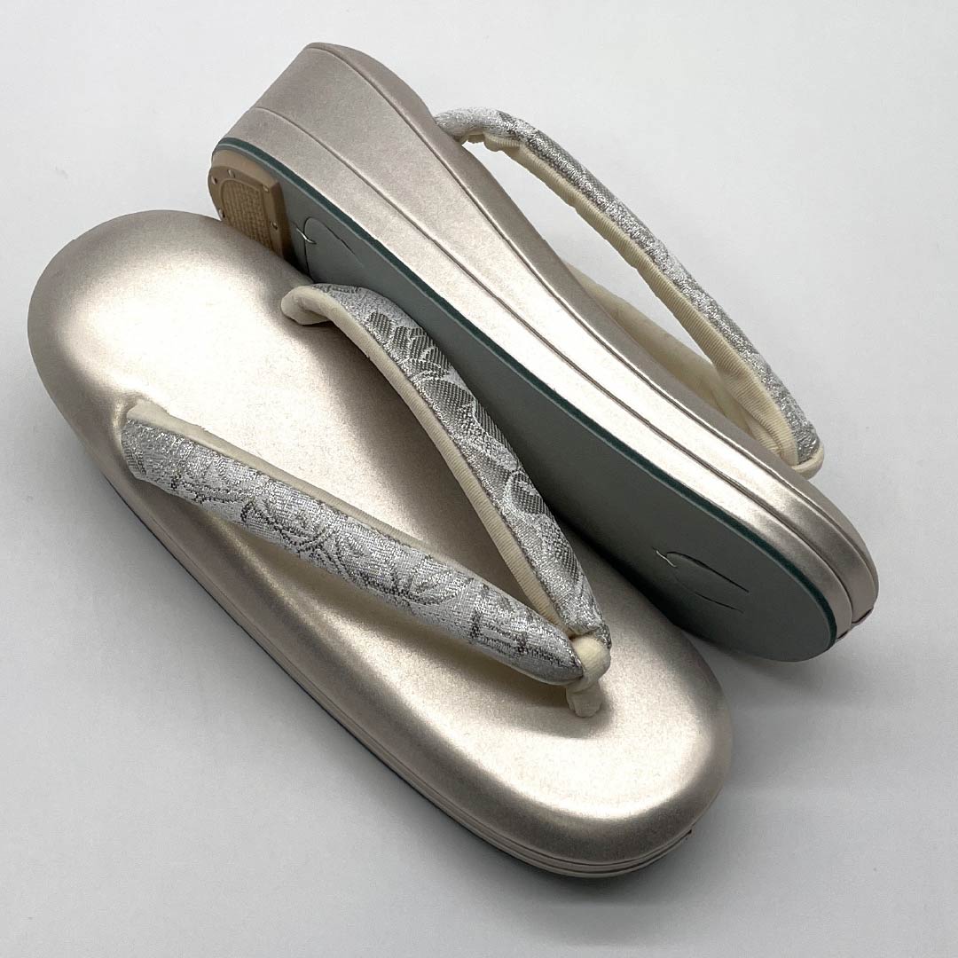 サロンドハピネス 新品未使用草履 M〜L リサイクル着物】（新古品）草履バッグセット フォーマル NEW