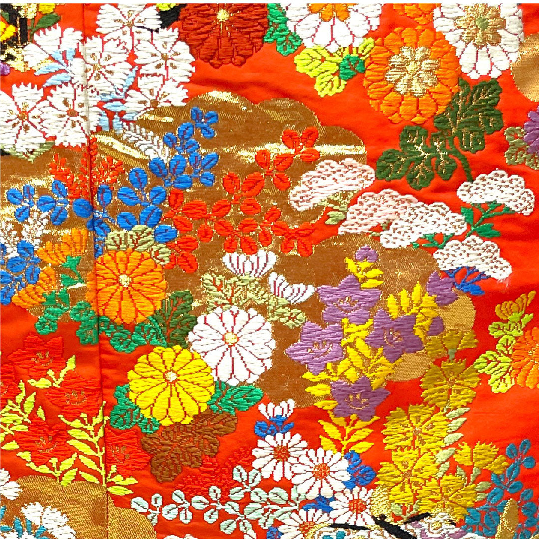 Iro-uchikake (colored kimono) Length 192cm Scarlet Karaori Imperial carriage Auspicious motif Pure silk S rank Awase Vermilion 1110000242916