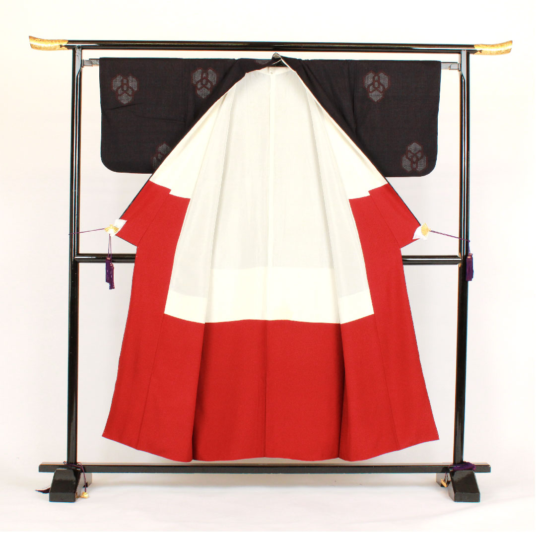 結城紬 身丈153cm 裄丈65cm 80亀甲 本場結城紬 三つ組み合い一重亀甲 正絹 Aランク 袷 黒系 1116000723210
