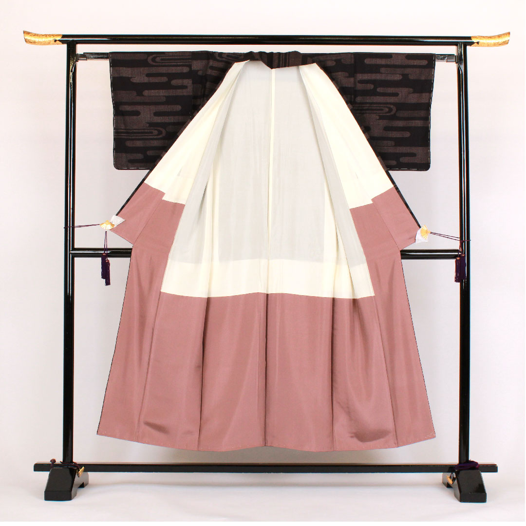 結城紬 身丈154cm 裄丈61cm 100亀甲 ヱ霞模様 正絹 Aランク 袷 黒系 1116000603210