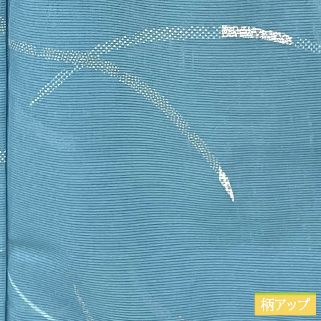夏物 ポリエステル 小紋 NEWランク 身丈167.5cm 裄丈66.5cm 浅縹色（あさきはなだいろ） 雪輪露芝 洗える着物 しつけ糸付き 絽 水色系 1132003661524