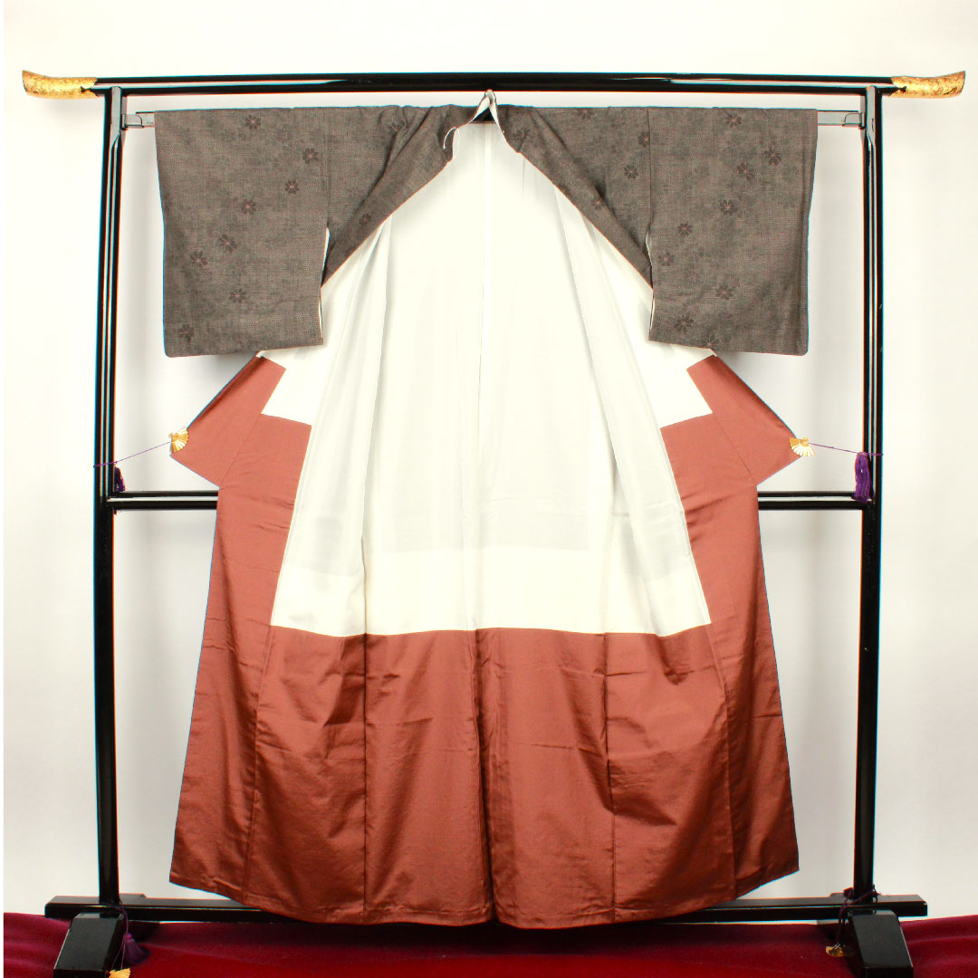 紬 身丈158.5cm 裄丈64cm 墨色 亀甲 花模様 正絹 Sランク 袷 グレー系 1116001872322