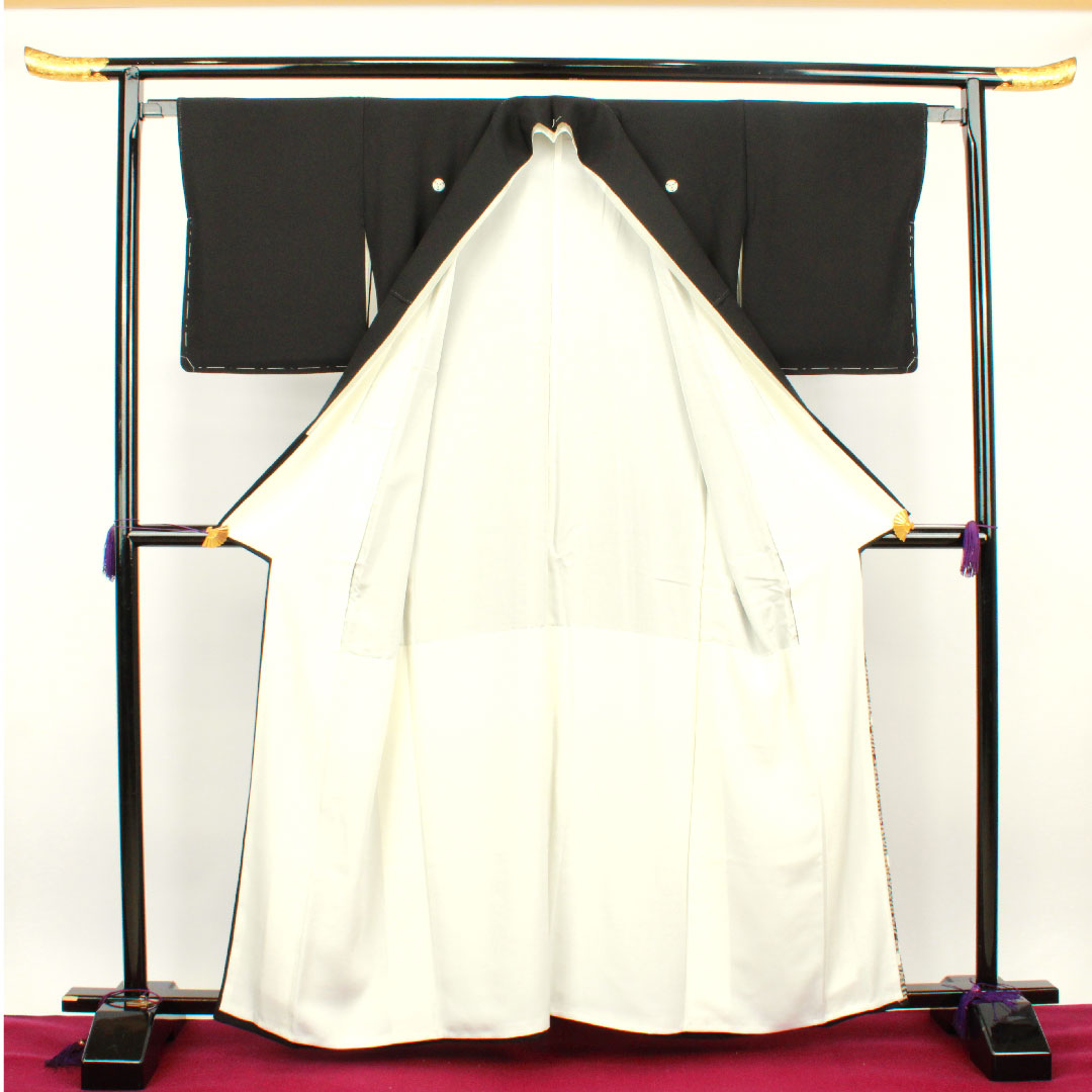 黑色正装和服，长度 161.5 厘米，袖长 63 厘米，衬里，工匠作品，松、鸳鸯、橘子、纯丝，S 级，五纹，黑色，1111000582410
