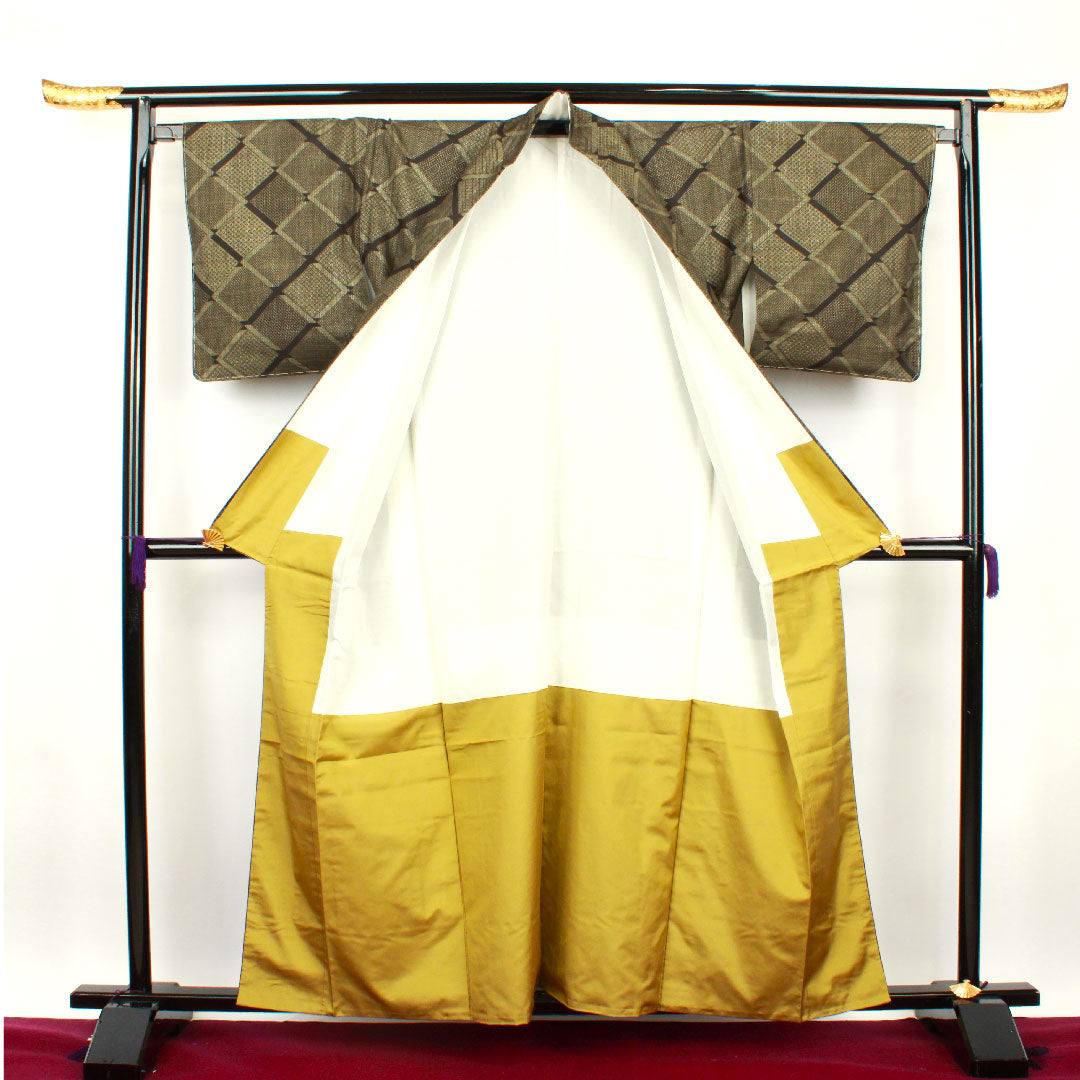 大島紬 身丈160.5cm 裄丈67cm 経緯絣 菱 正絹 Sランク 袷 黒系 1116002092410