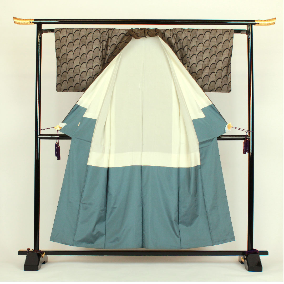 大島紬 身丈156cm 裄丈63cm 9マルキ 抽象模様 正絹 Aランク 袷 黒系 1116000613310