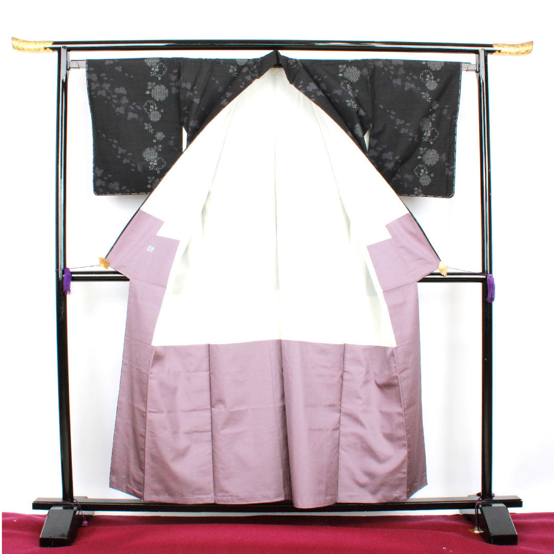 結城紬 身丈156cm 裄丈65.5cm 雪輪 蔦 正絹 Sランク 袷 黒系 1116002032310