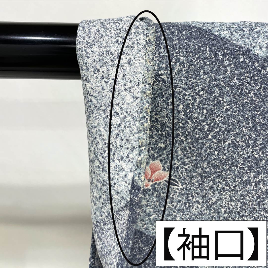 小紋 ポリエステル Aランク 身丈160cm 裄丈62cm 単衣 空色鼠色（そらいろねずいろ） 藍錆色（あいさびいろ） 洗える着物 タタキ染 桜 グレー系 1115008153422