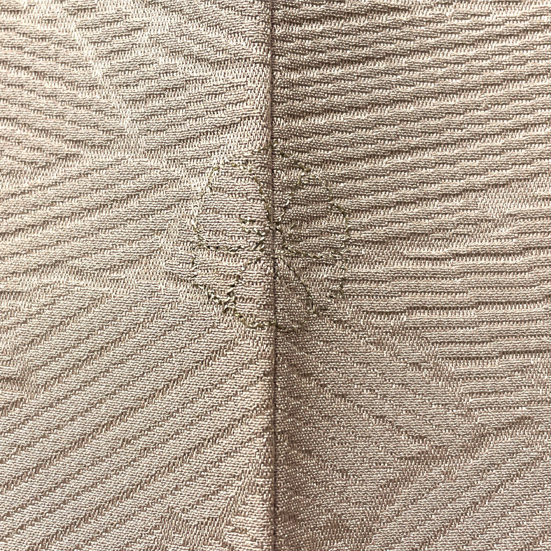 色無地 正絹 身丈154cm 裄丈66cm 桜鼠色（さくらねずいろ） 一つ紋 剣片喰 袷 Sランク 紫系 1114001842220