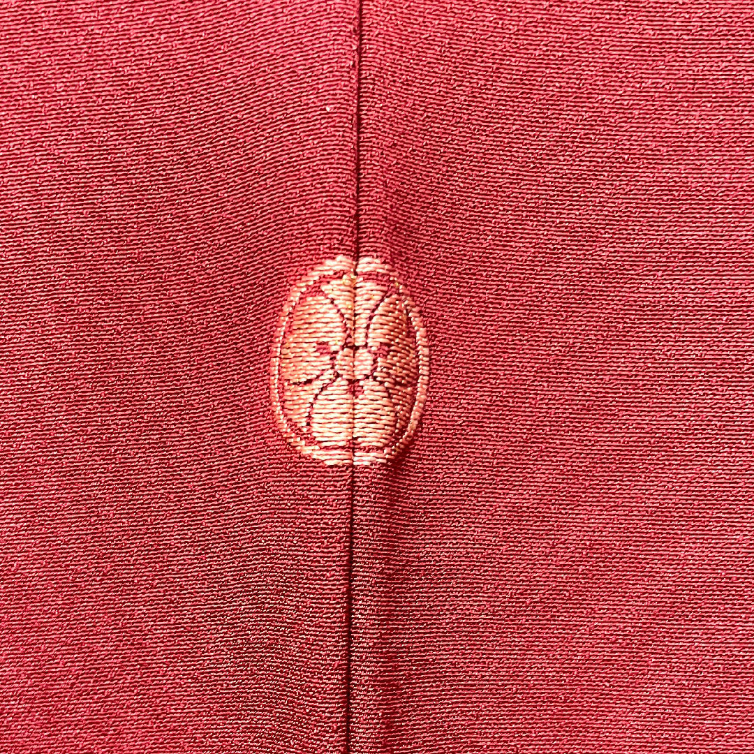 色留袖 身丈157cm 裄丈64.5cm 袷 しつけ糸付き 深緋色 寿光織 丸に剣片喰 正絹 Sランク 一つ紋 赤系 1111000782312