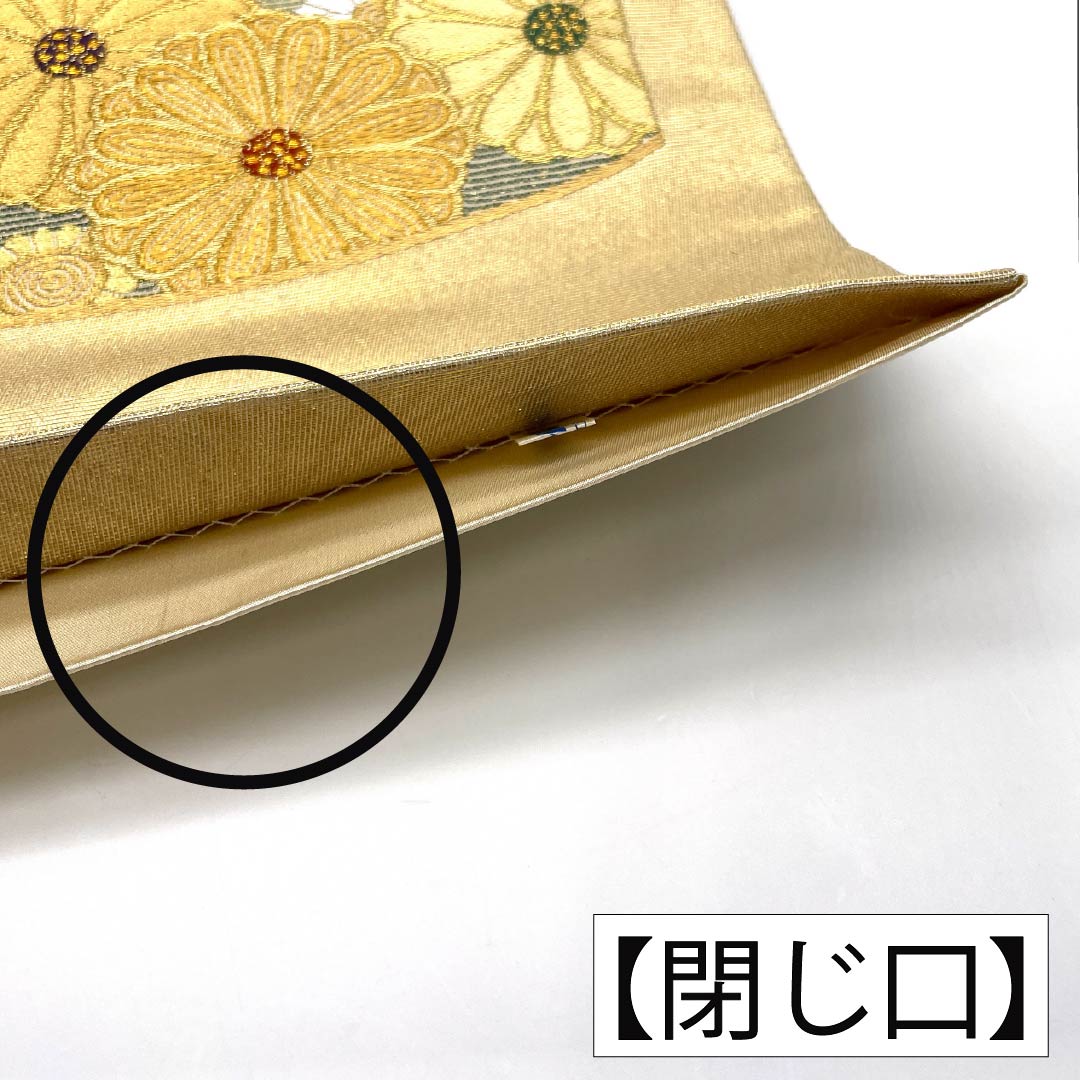 Formal, gold-tone, pure silk obi with a S-rank design, featuring a chrysanthemum design and gold leaf accents. Length: 448cm. Features six-fold hem. Product number: 1123015222321.