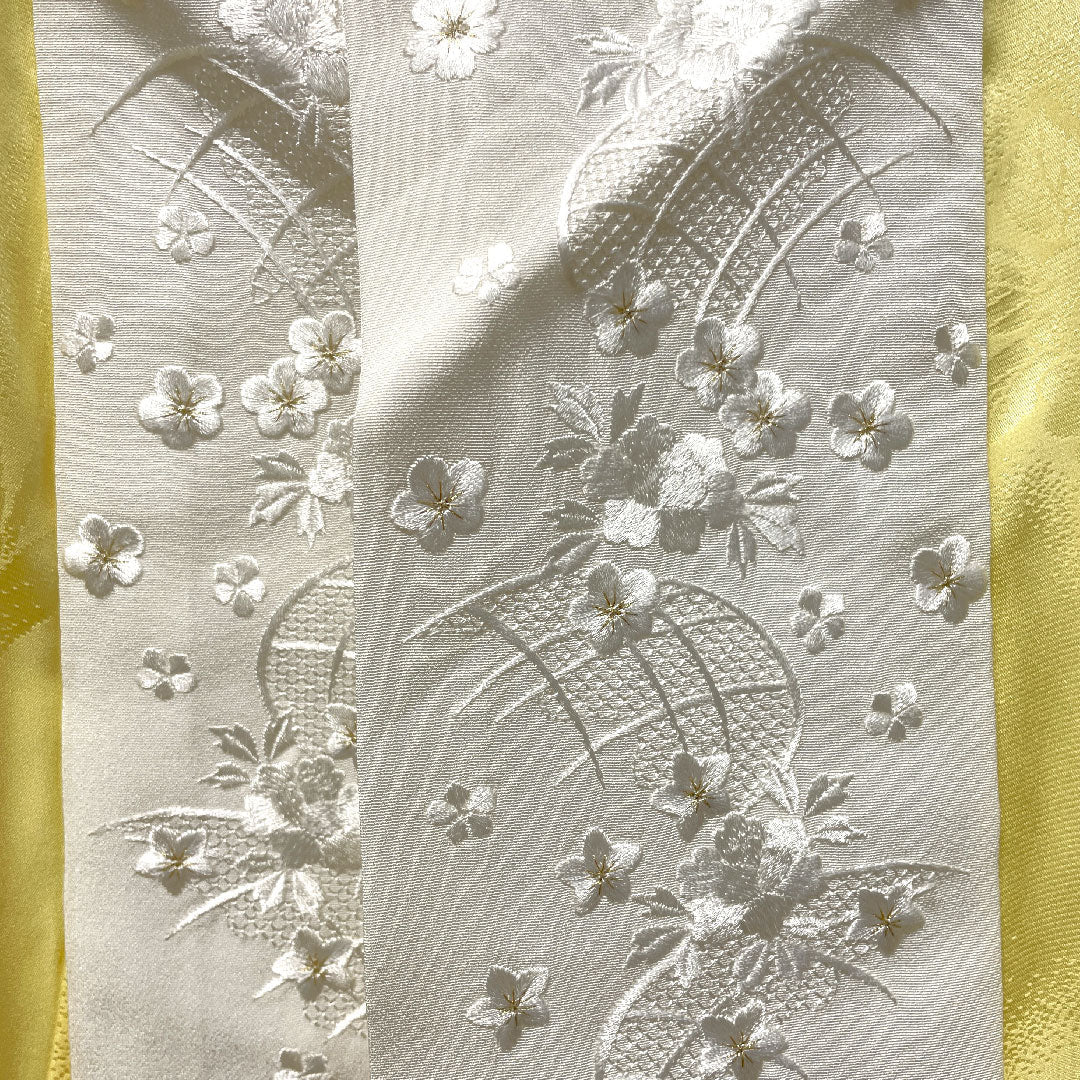 長襦袢 正絹 身丈122cm 裄丈63.5cm 袷  振袖用 刺繡衿付 花模様  Sランク 黄系 1129000362123