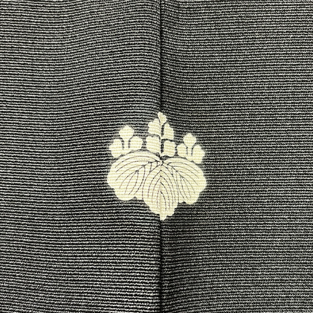 Black formal kimono, pure silk, length 150cm, sleeve length 64cm, lined, Kyoto yuzen, folding screen, flowing water, five crests, five-three paulownia, S rank, black, 1111001742110