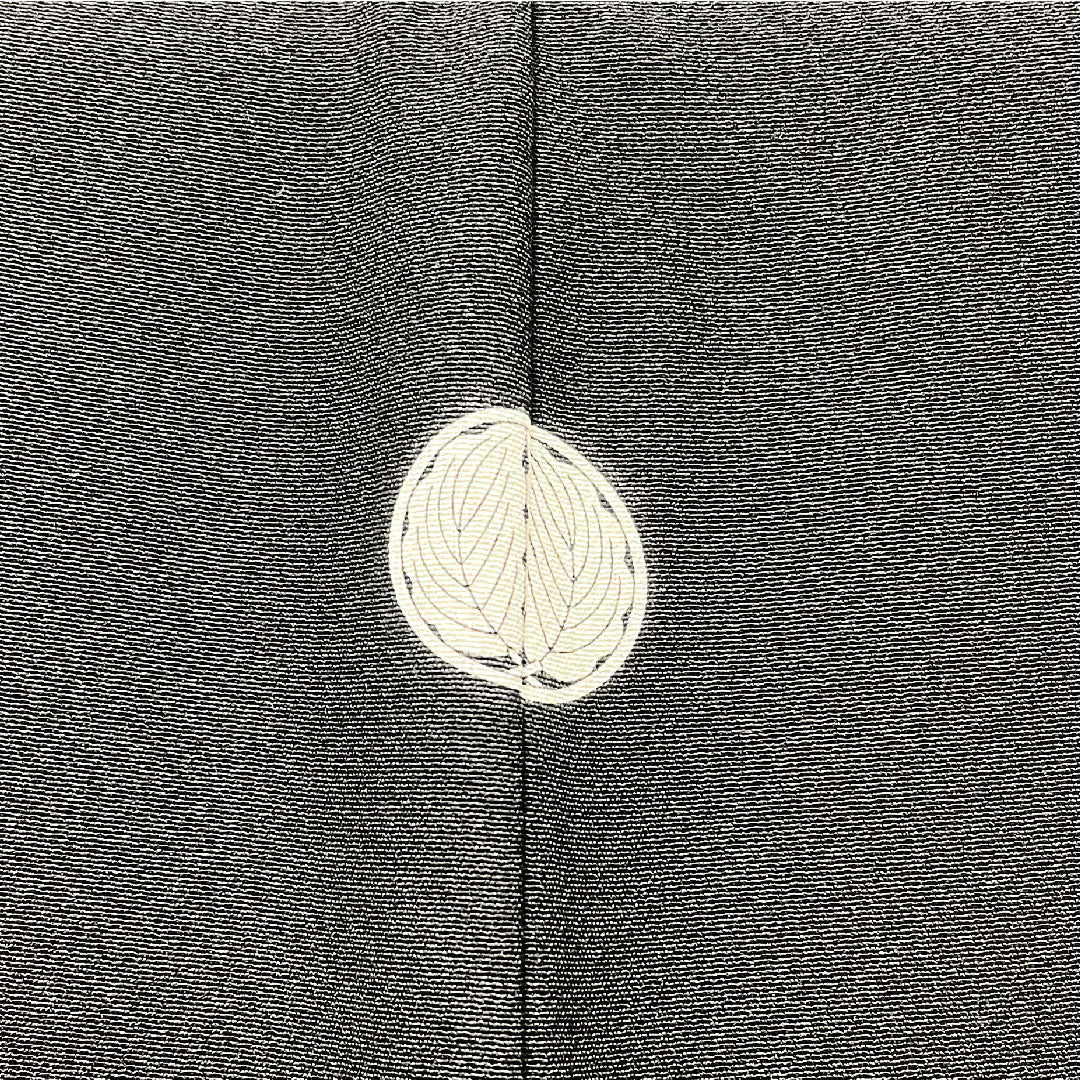 Black formal kimono, pure silk, length 162cm, sleeve length 66cm, lined, Kyoto yuzen, floral pattern, artist's work, five crests, circle with oak leaves, A rank, black, 1111001613410