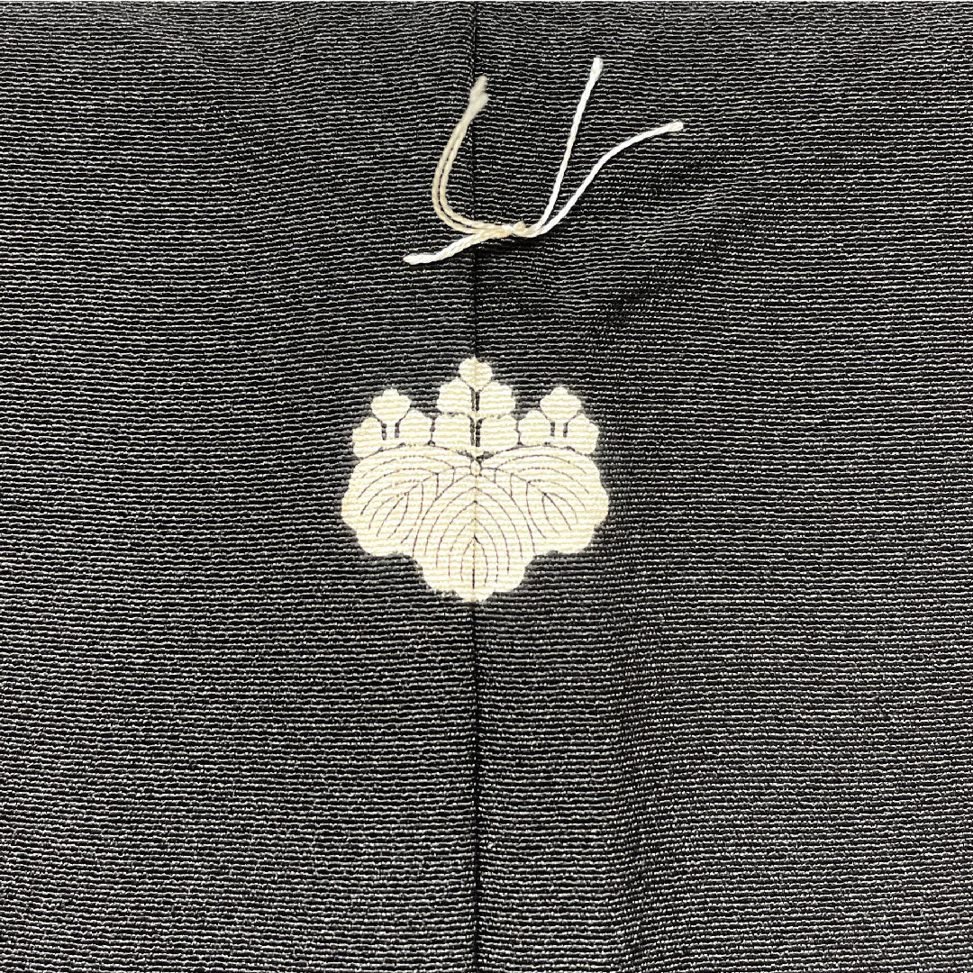 Black formal kimono, pure silk, length 162.5cm, sleeve length 64cm, lined, Kyoto Yuzen, crane, pine, artist's work, five crests, five-three paulownia, A rank, black, 1111001623410