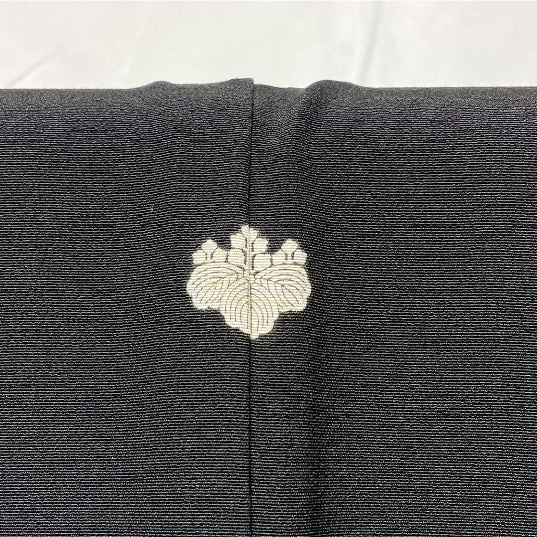 Black formal kimono, pure silk, length 164cm, sleeve length 69cm, lined, by artist, Kyoto yuzen, period figure, five crests, five-three paulownia, A rank, black, 1111001463410