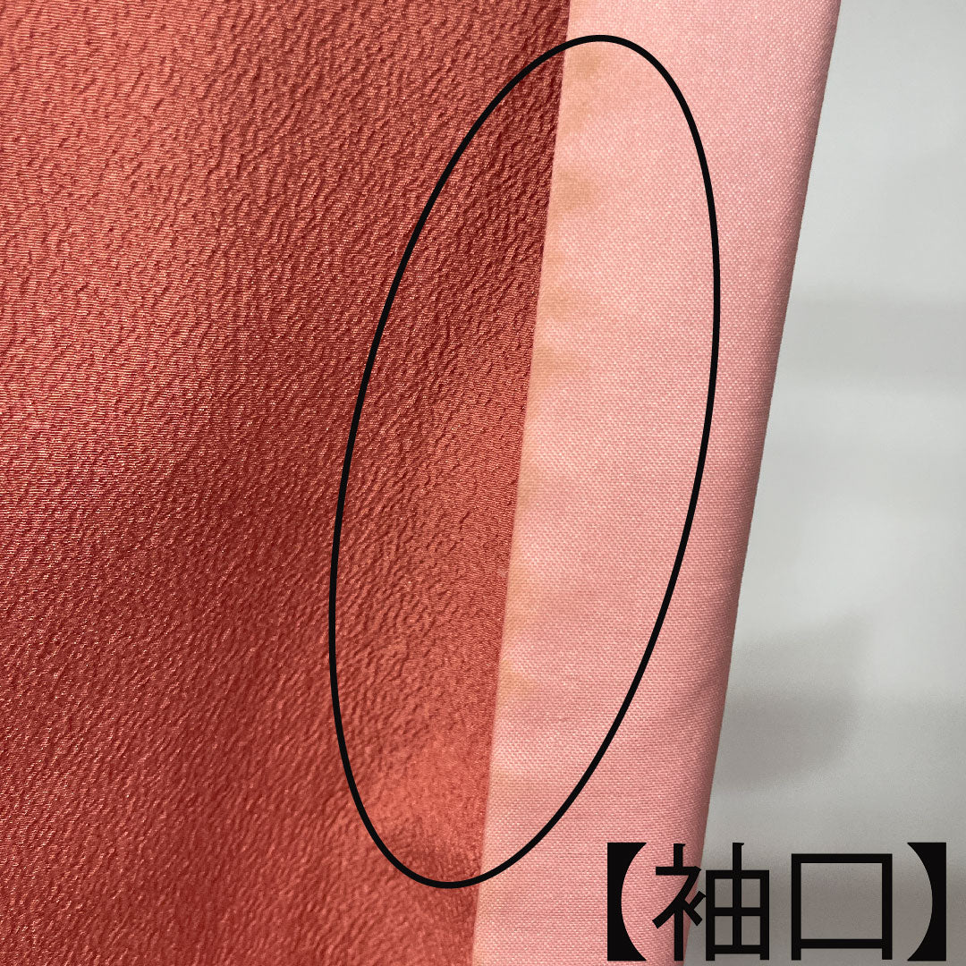色無地 ポリエステル 珊瑚色 素無地 洗える着物  身丈163cm 裄丈65.5cm 袷  Bランク 朱系 1114001054416