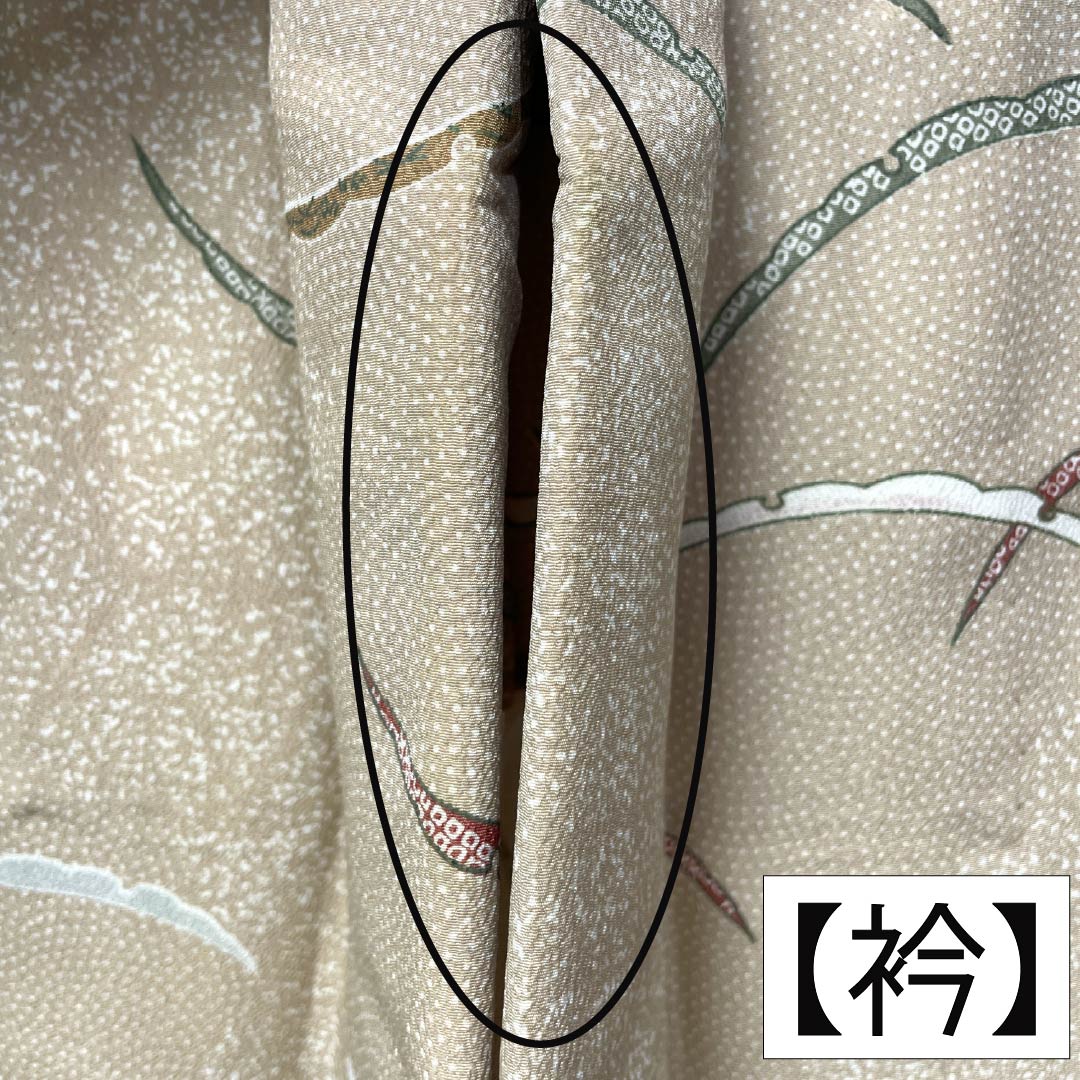 小紋 ポリエステル Aランク 身丈155.5cm 裄丈63cm 袷 胡桃色（くるみいろ） 露芝 背抜き仕立て 洗える着物 ベージュ系 1115007123325