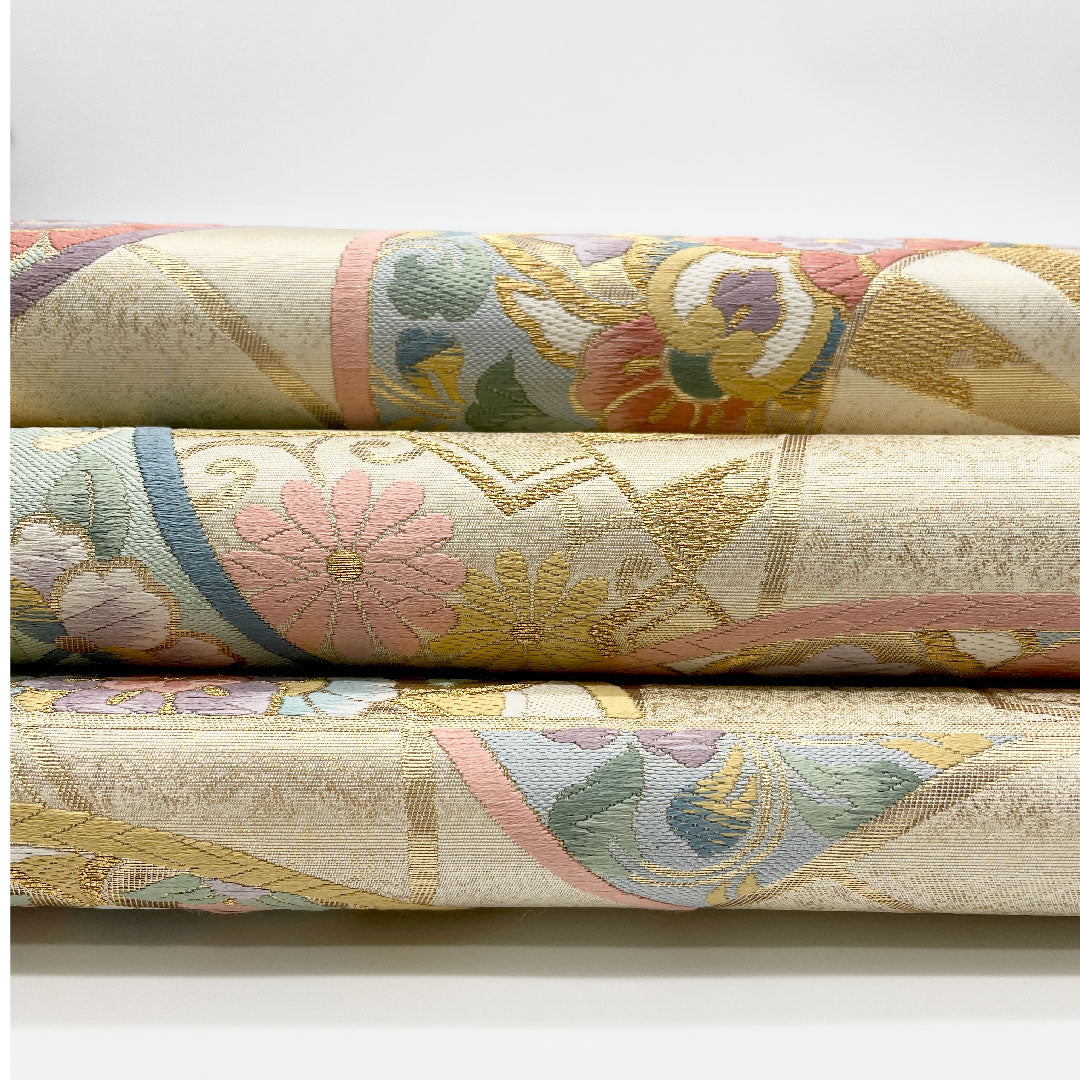 袋帯 本金箔 御車花詰華文 七宝 亀甲 帯丈436cm 正絹 Sランク 六通 フォーマル クリーム系 1123001082315