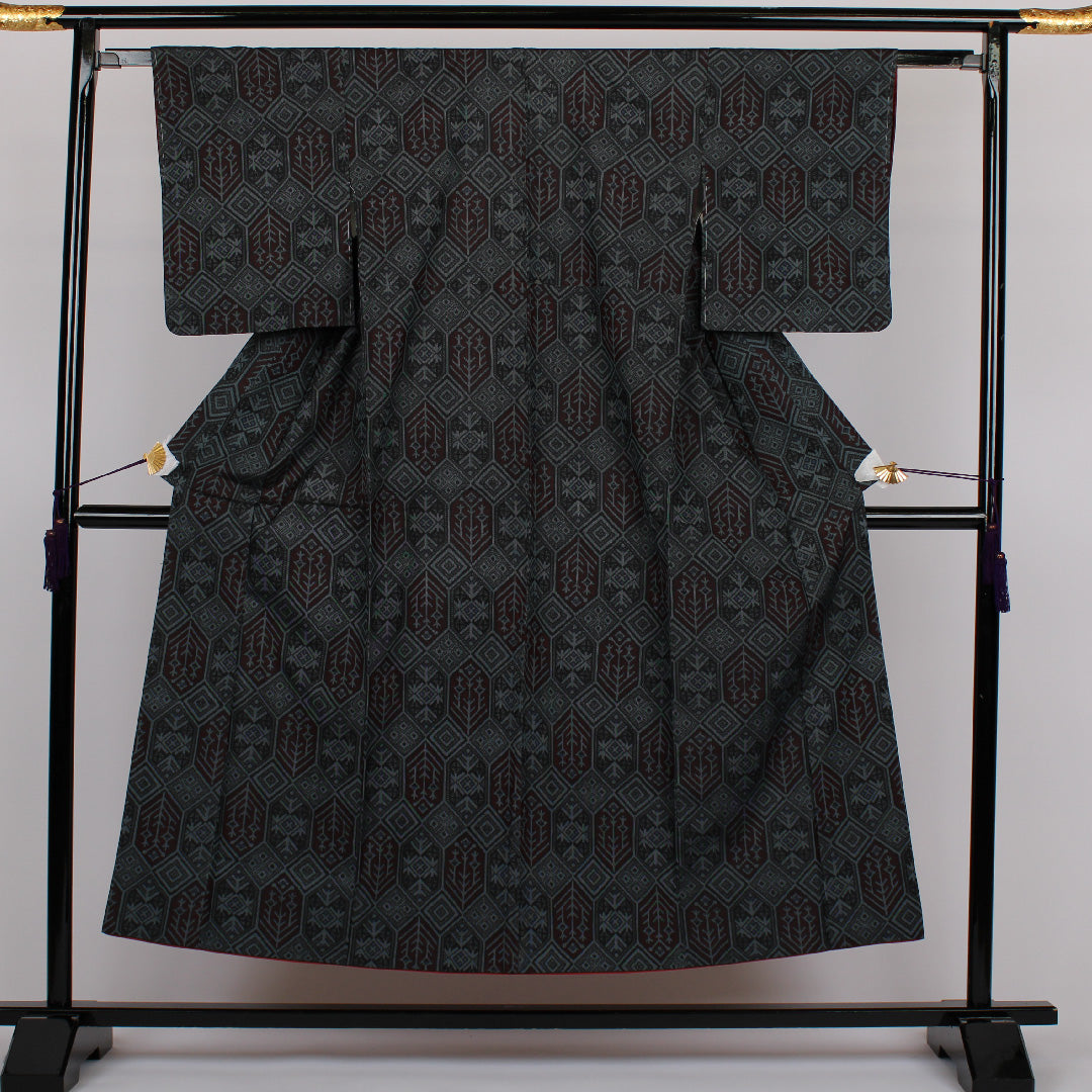 村山大島紬 身丈153cm 裄丈60cm 幾何学 正絹 美品 袷  ブラック 1116000062210