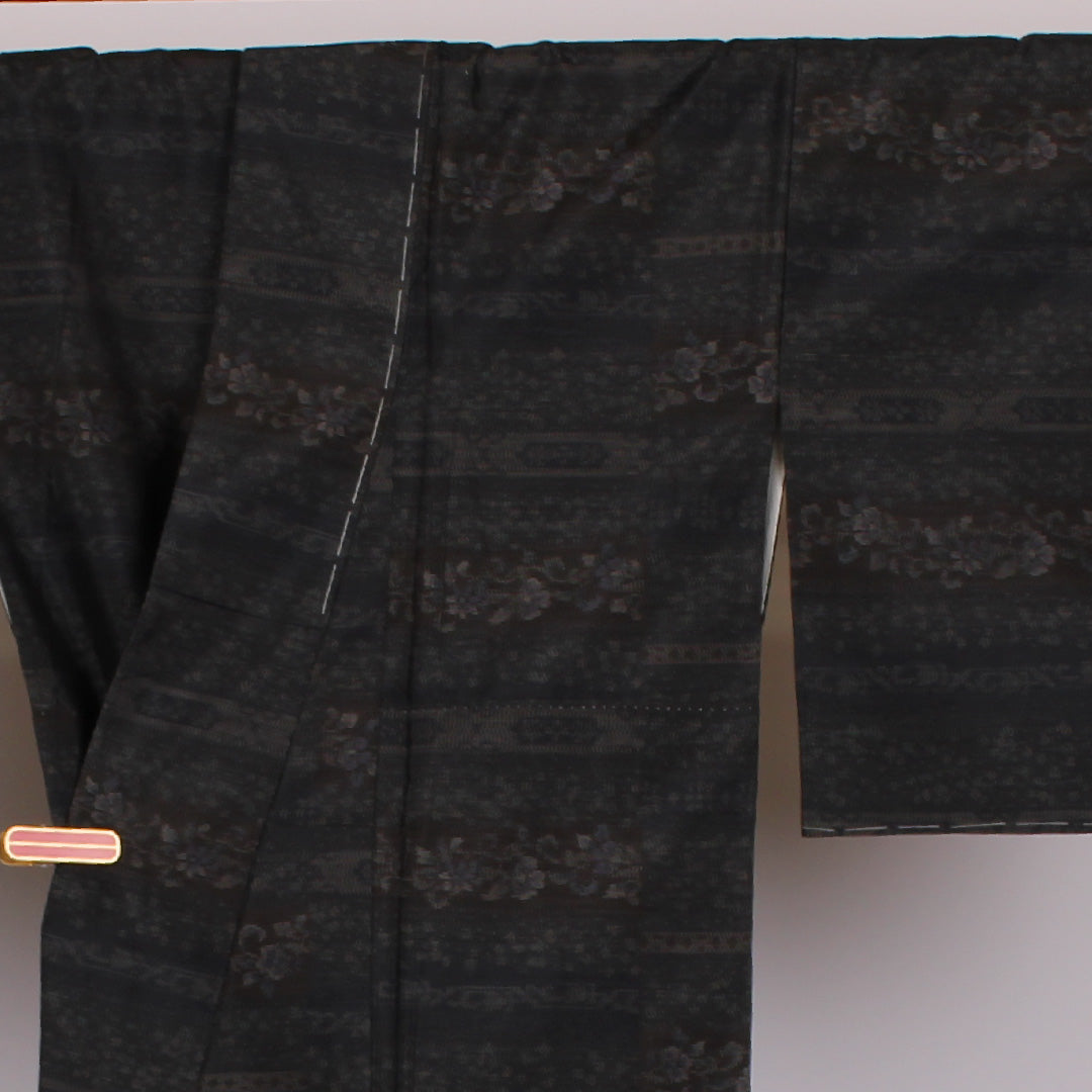 大島紬 身丈158cm 裄丈65cm 花横段 正絹 美品 袷 ブラック 1116000103310