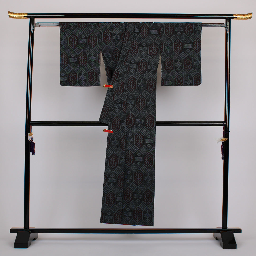 村山大島紬 身丈153cm 裄丈60cm 幾何学 正絹 美品 袷  ブラック 1116000062210