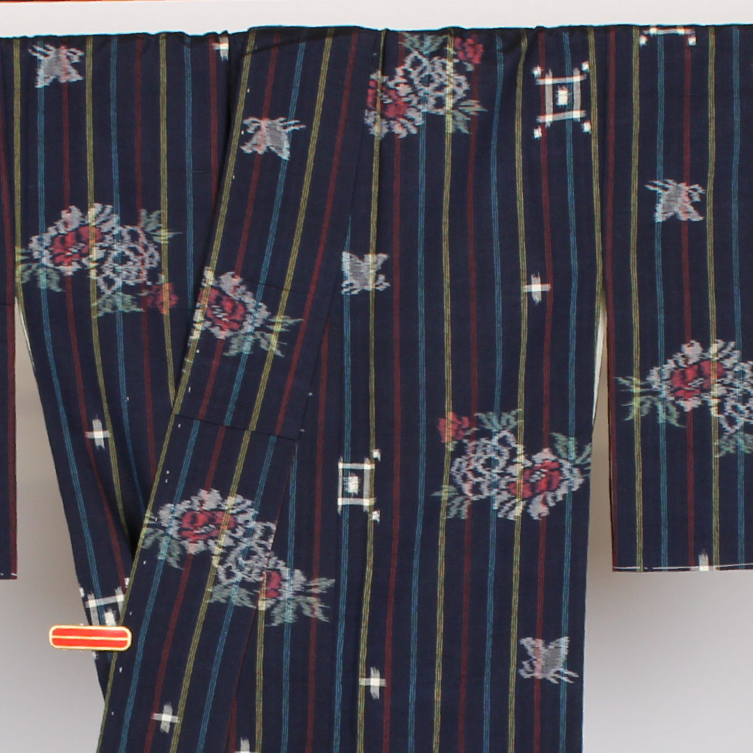 紬 身丈158cm 裄丈63cm 絣紬 縞に絣 正絹 美品 袷 ネイビー 1116000052318