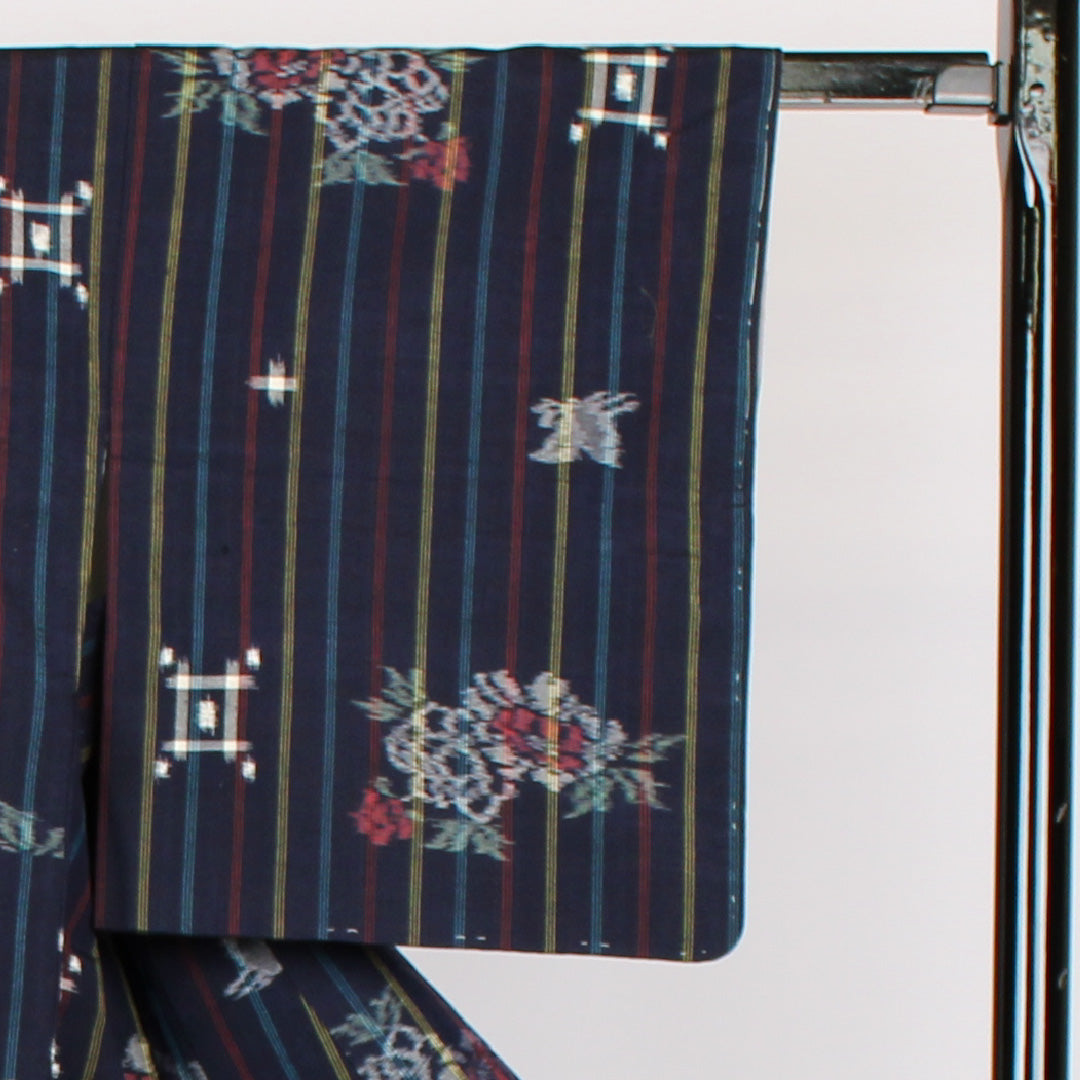 紬 身丈158cm 裄丈63cm 絣紬 縞に絣 正絹 美品 袷 ネイビー 1116000052318