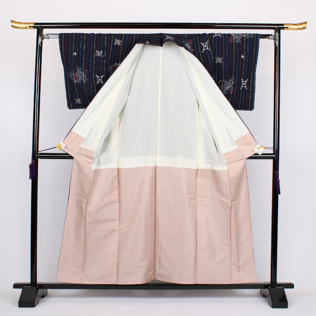 紬 身丈158cm 裄丈63cm 絣紬 縞に絣 正絹 美品 袷 ネイビー 1116000052318