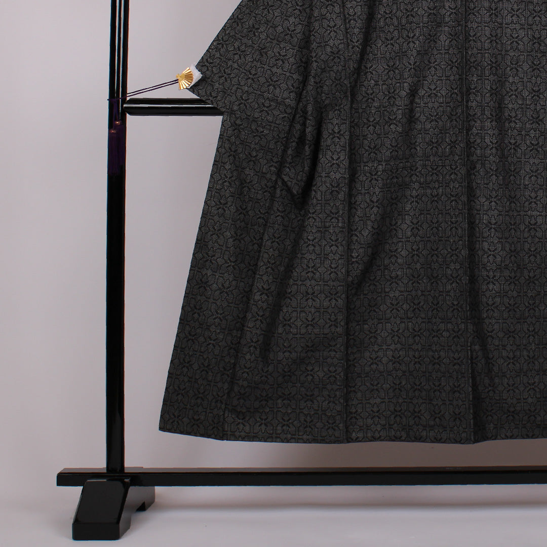 大島紬 身丈151.5cm 裄丈62.5cm 幾何学 正絹 美品 袷 黒 1116000253210